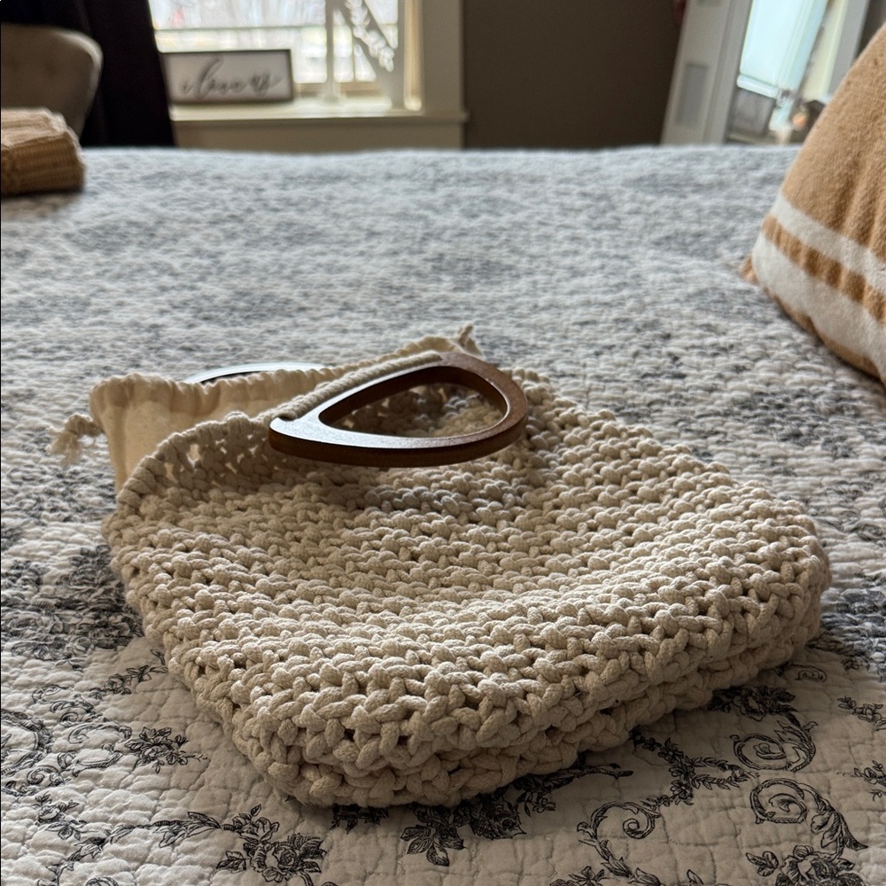 Straw Studios Beige Thick Knit Hand Tote with Wooden Handles and drawstrings - Picture 3 of 8